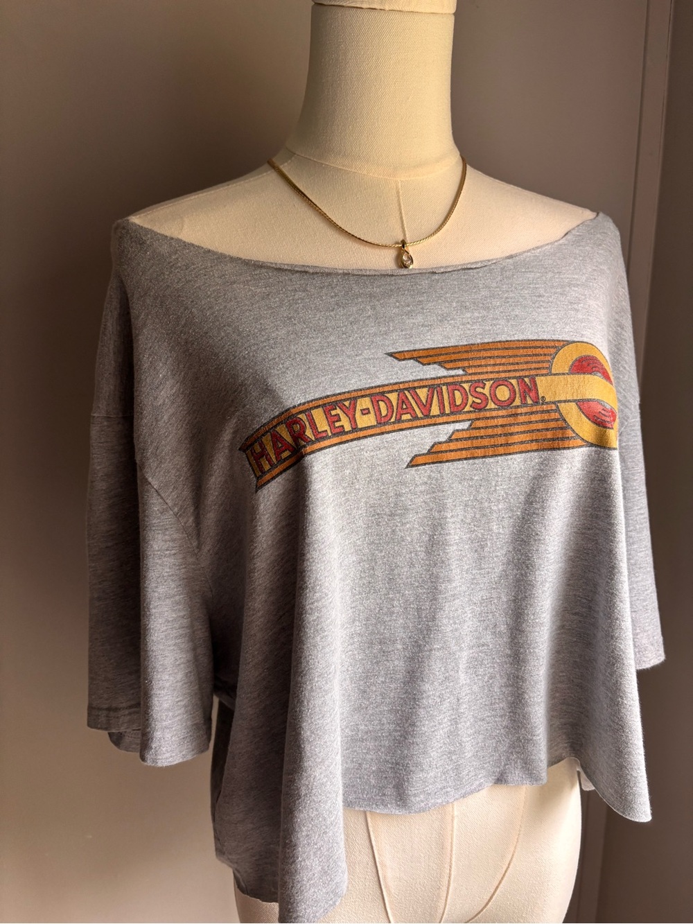 Harley-Davidson Gray Cropped Off-Shoulder Graphic Top with Vintage Logo